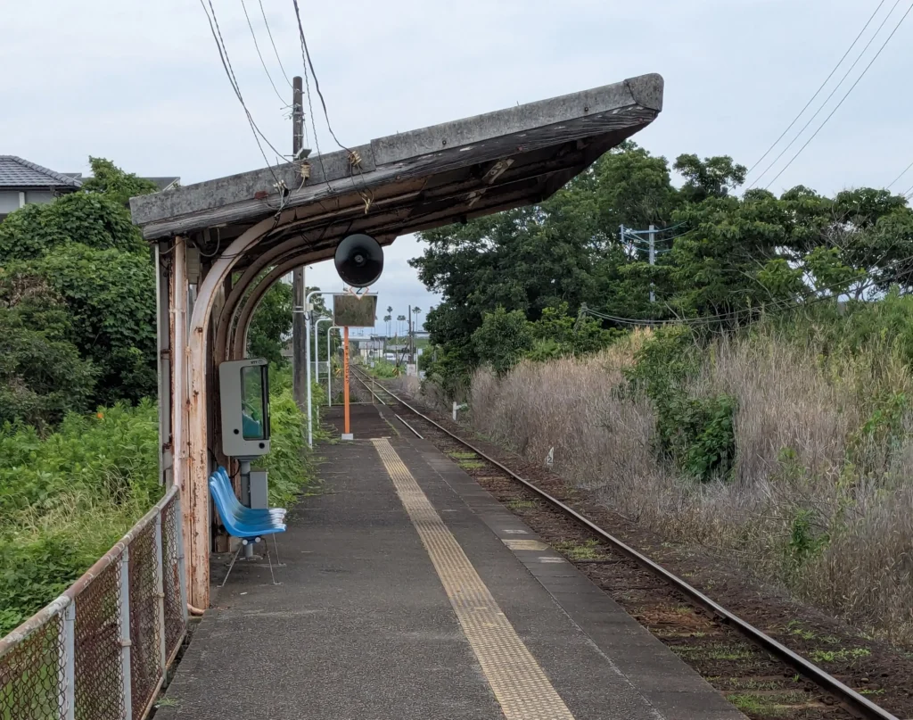 宮崎市のJR南方駅。地方移住では無人駅など地域の交通環境も事前に確認しておきたい